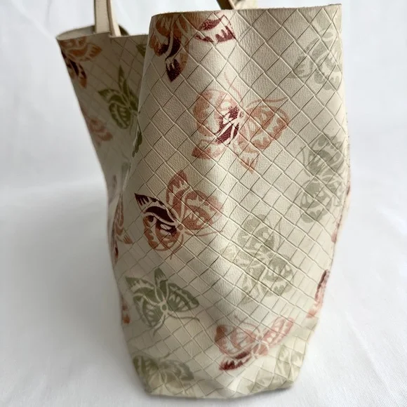 ✨Authentic BOTTEGA VENETA Intrecciatomirage Butterfly Leather Tote Bag Cream - Picture 6 of 16